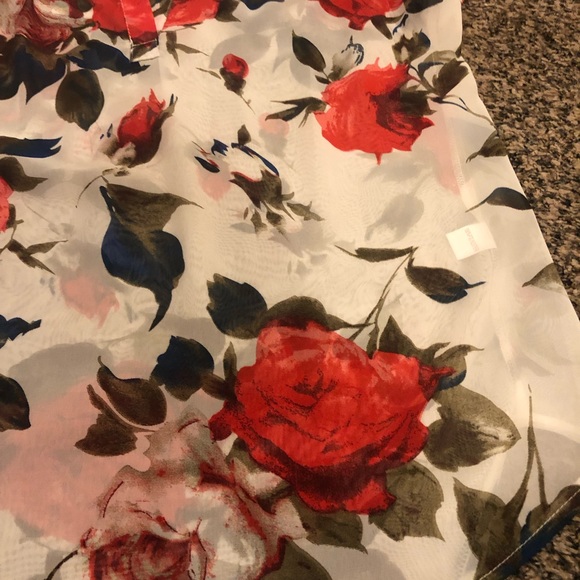 Women’s floral blouse - Picture 2 of 3